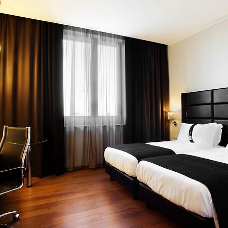 Holiday Inn Genoa City By Ihg Esterno foto