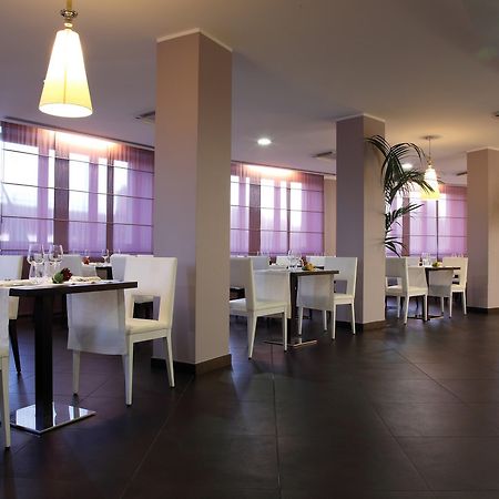 Holiday Inn Genoa City By Ihg Esterno foto