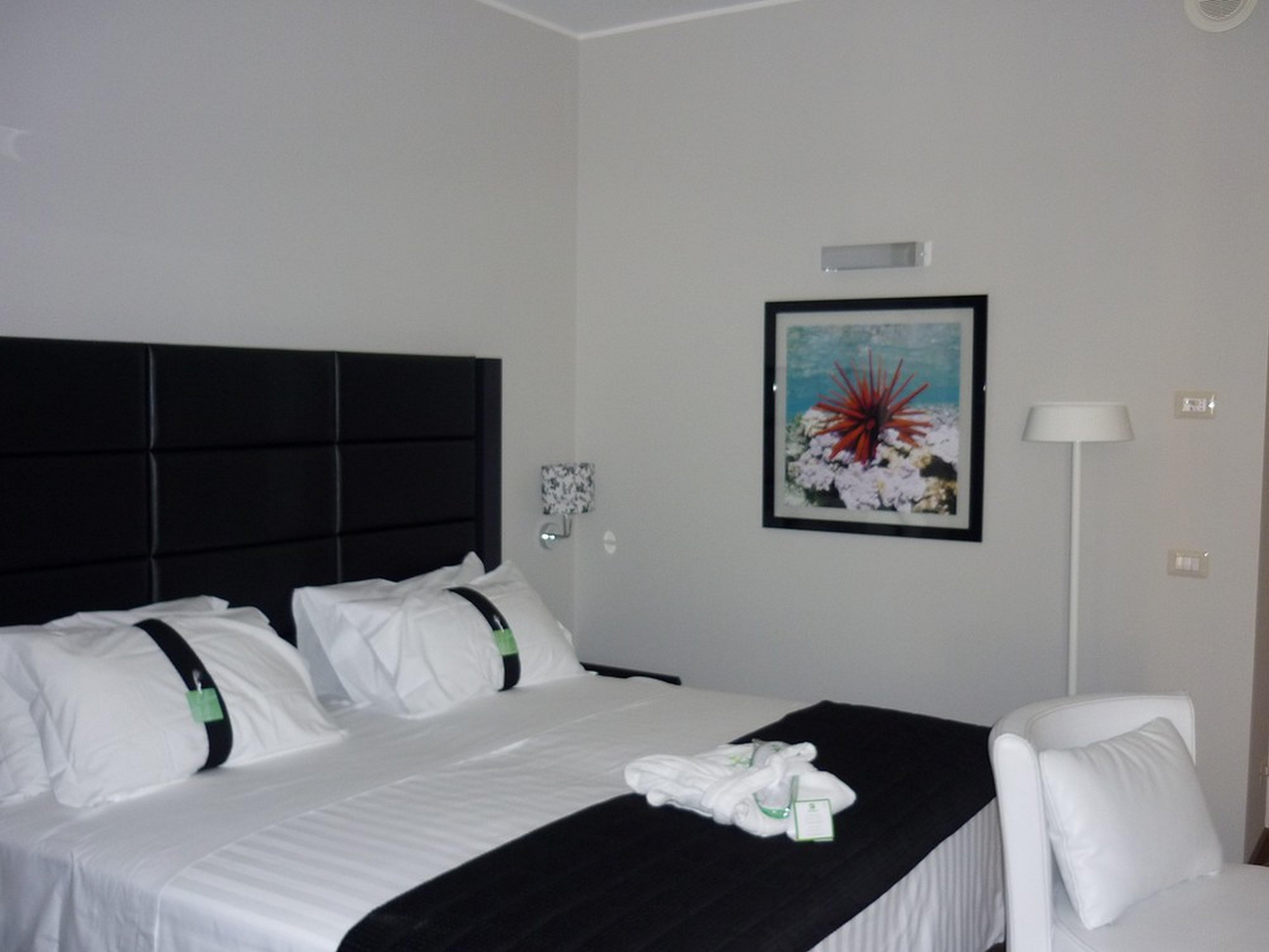 Holiday Inn Genoa City By Ihg Esterno foto
