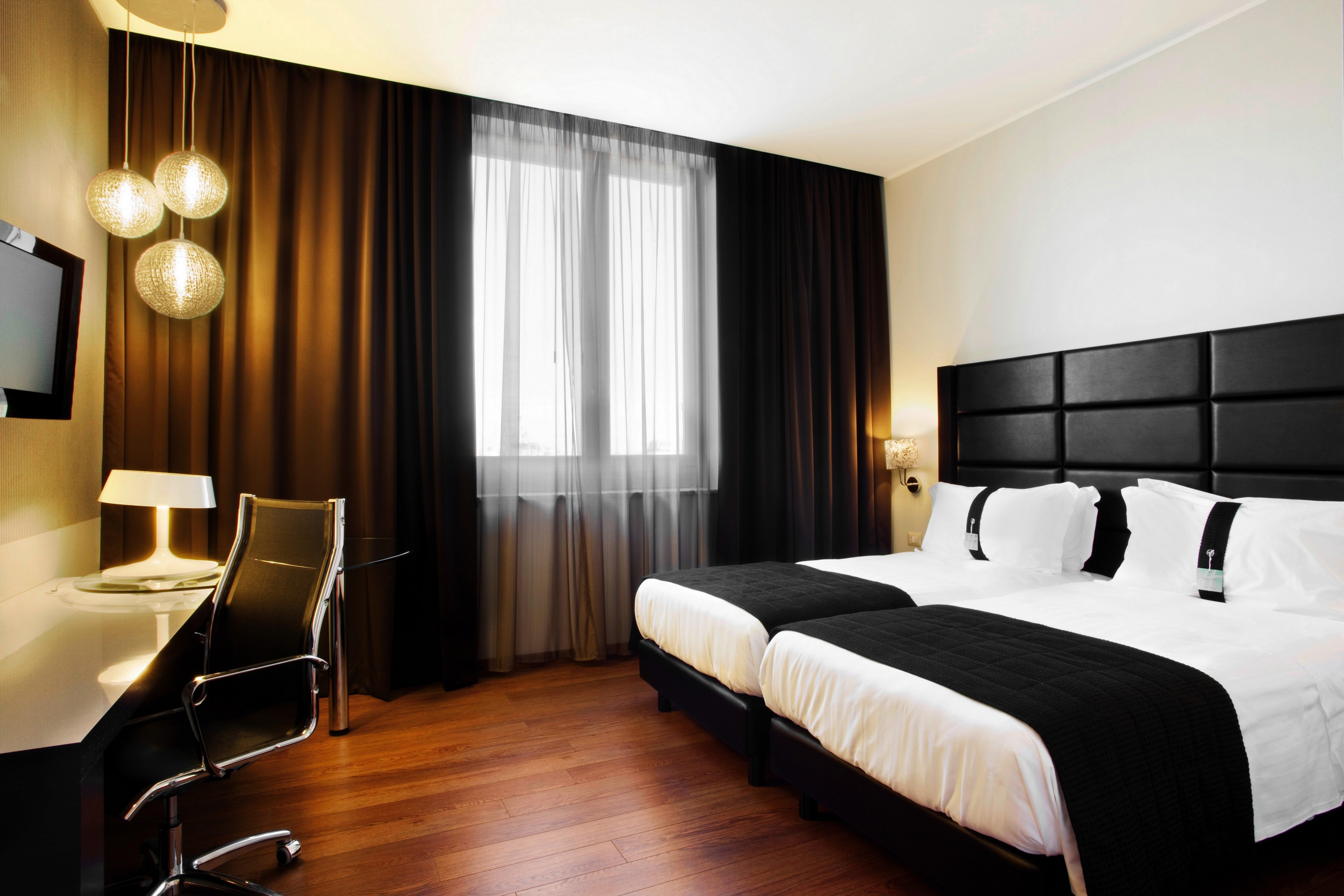 Holiday Inn Genoa City By Ihg Esterno foto