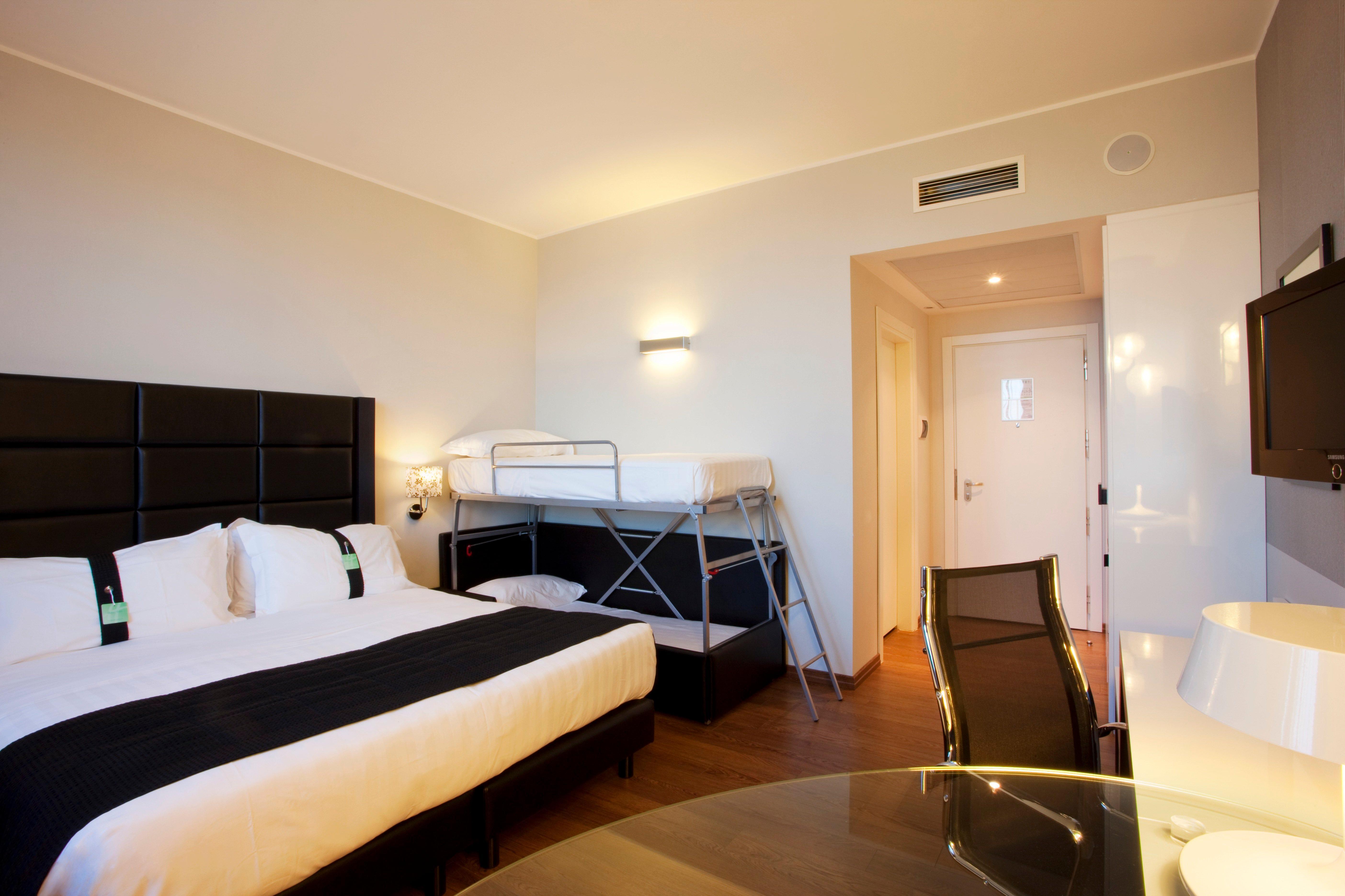Holiday Inn Genoa City By Ihg Esterno foto