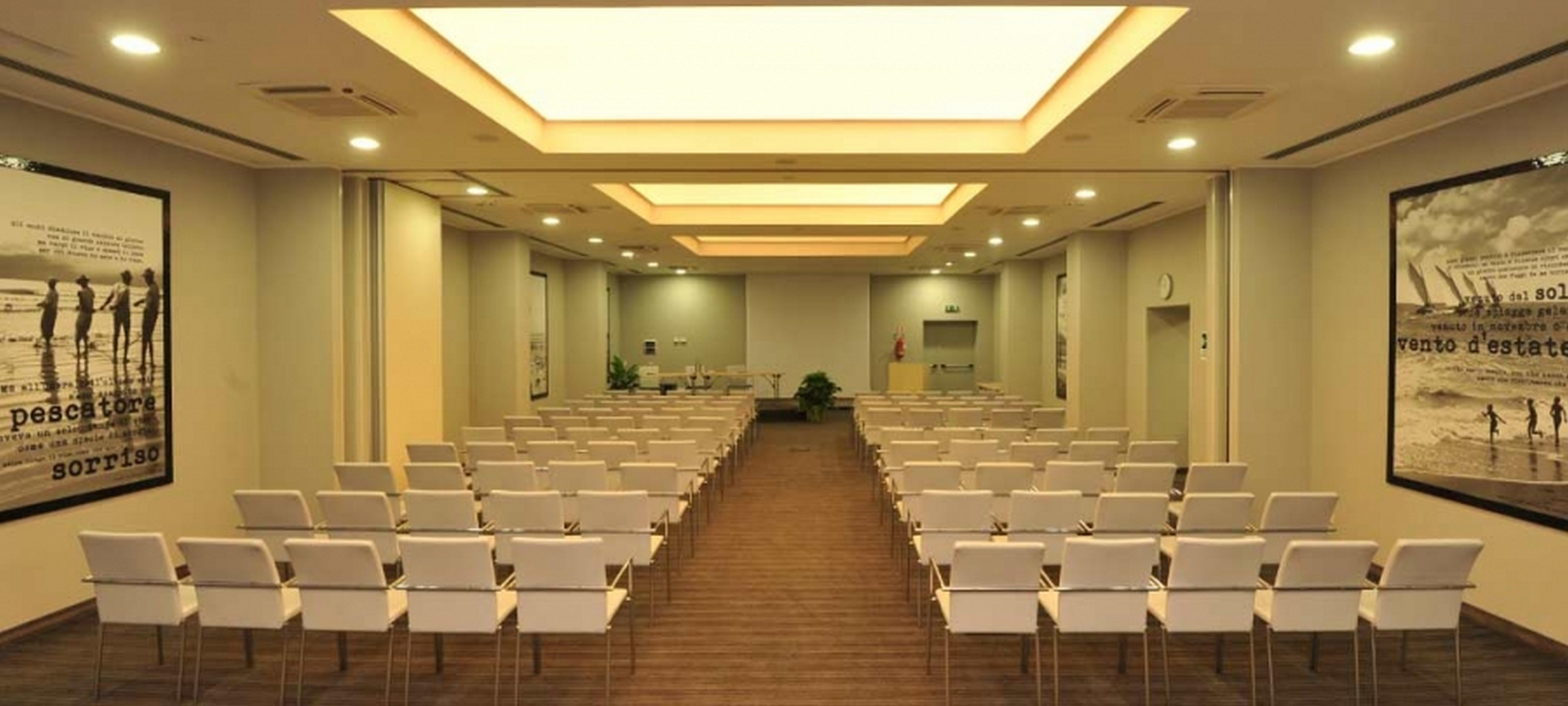 Holiday Inn Genoa City By Ihg Esterno foto