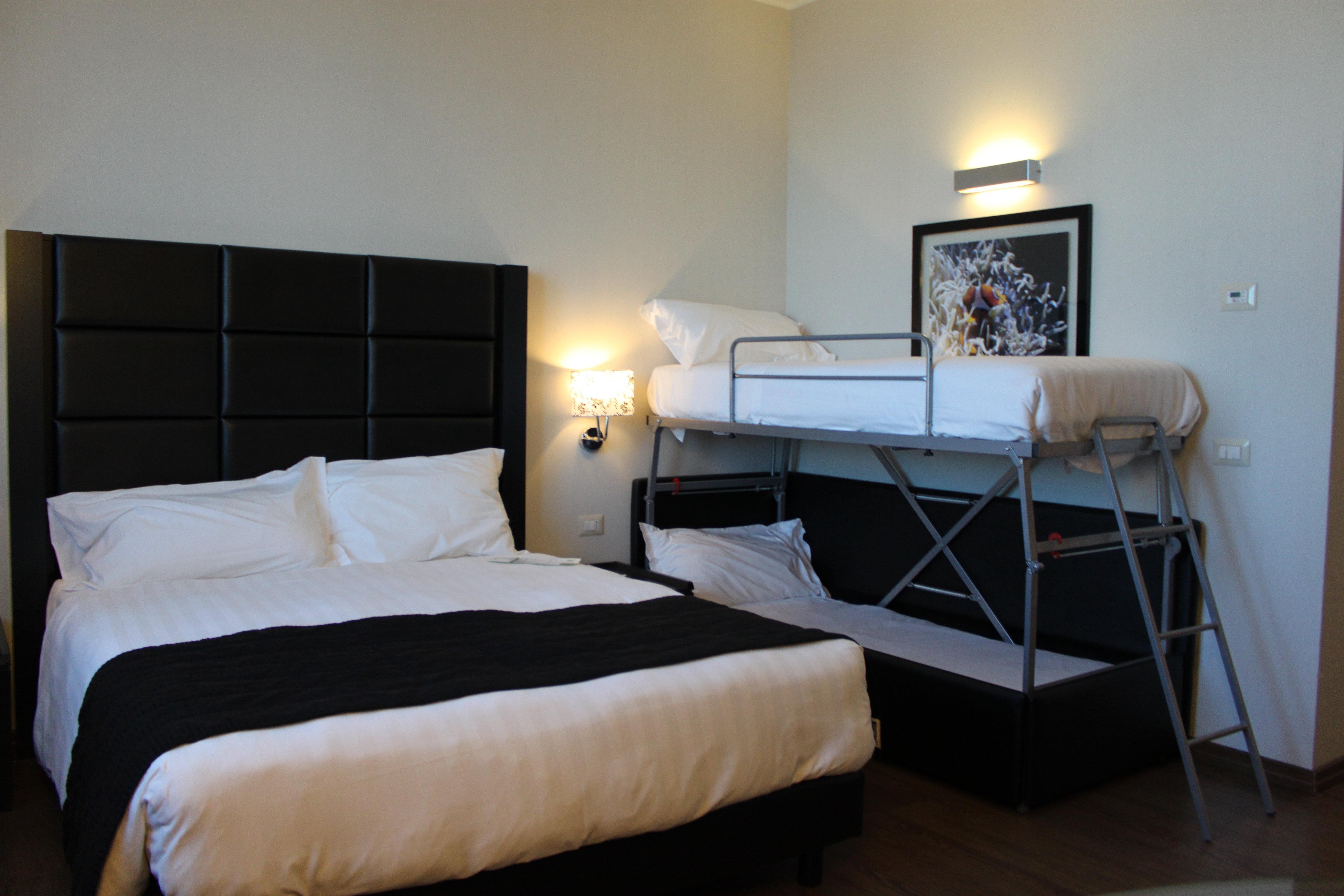 Holiday Inn Genoa City By Ihg Esterno foto
