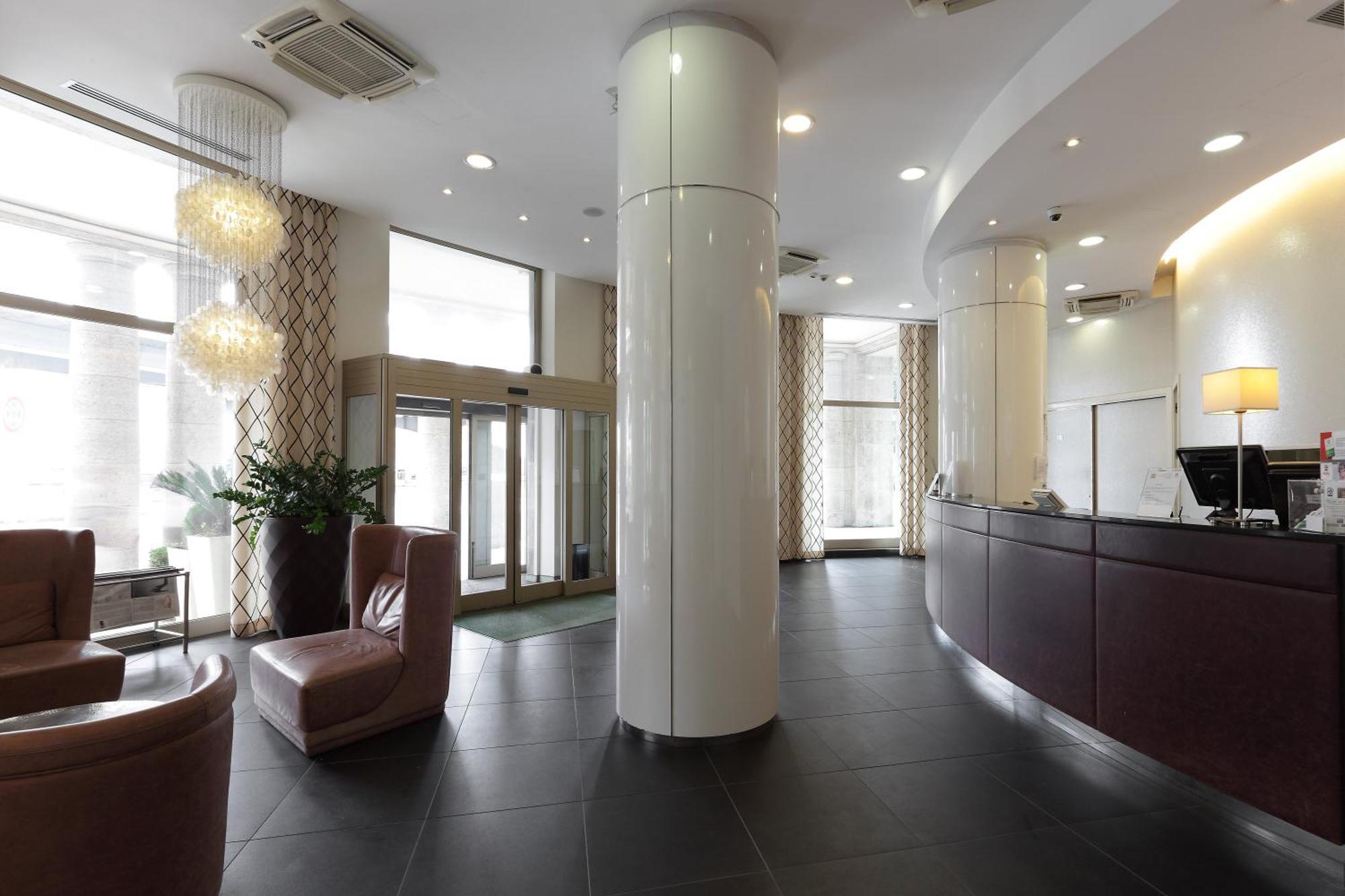 Holiday Inn Genoa City By Ihg Esterno foto