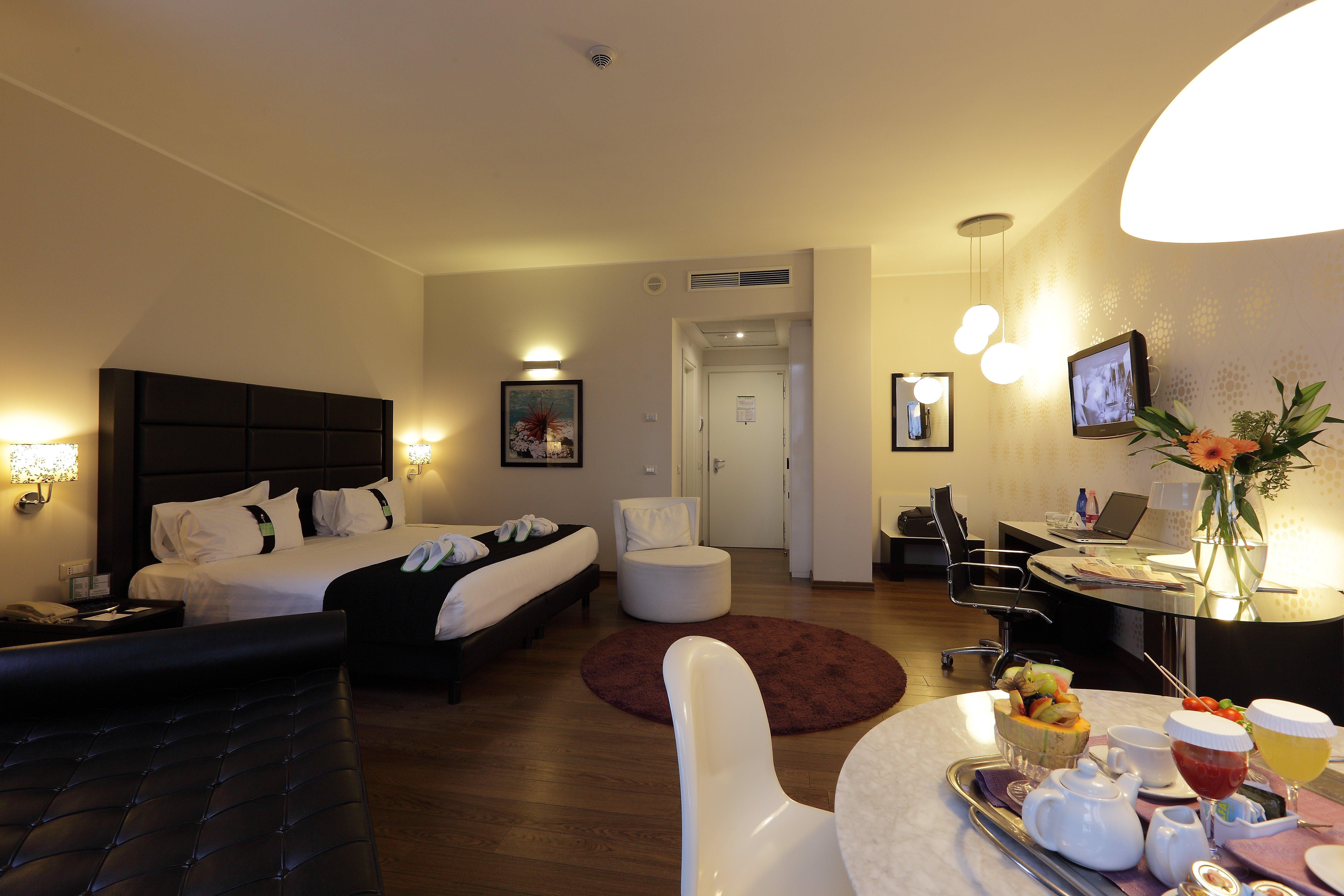 Holiday Inn Genoa City By Ihg Esterno foto