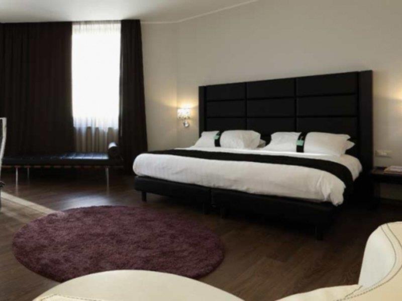 Holiday Inn Genoa City By Ihg Esterno foto