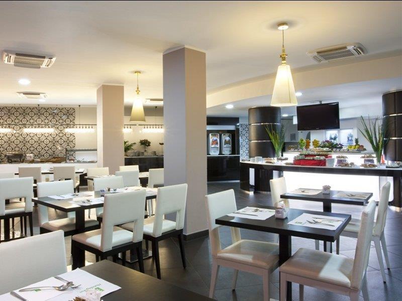 Holiday Inn Genoa City By Ihg Esterno foto