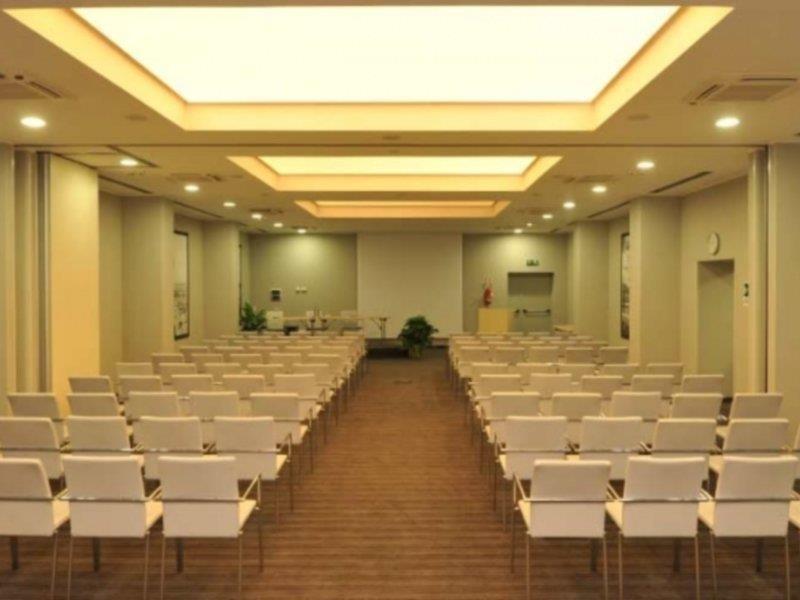 Holiday Inn Genoa City By Ihg Esterno foto