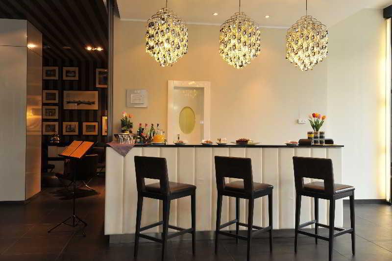 Holiday Inn Genoa City By Ihg Esterno foto