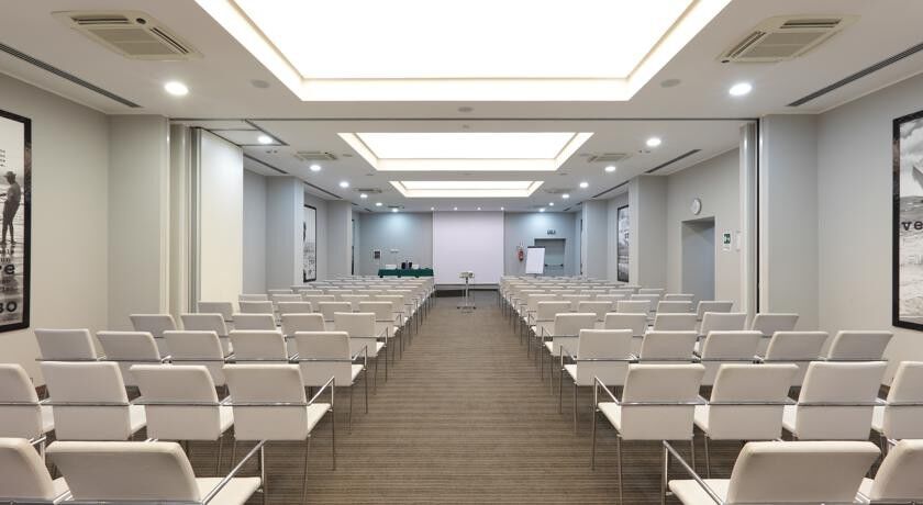 Holiday Inn Genoa City By Ihg Esterno foto